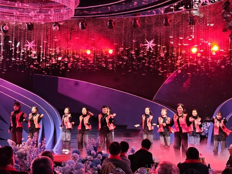 扬鞭催马，驰骋致远 | 蒲公英集团2026年会圆满落幕